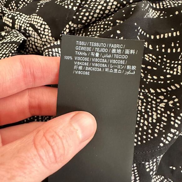 Saint Laurent Short Sleeve Leaf Printed Shirt in Noir Craie - Picture 4 of 6